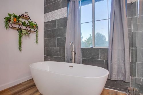 5057 Bella Collina St, Oceanside CA  92056-1924 exterior