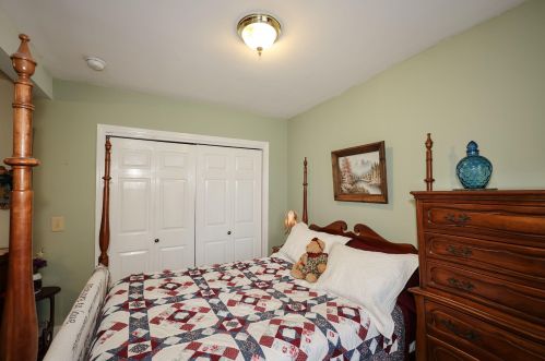 3 Cross St, Nashua, NH 03064-2220