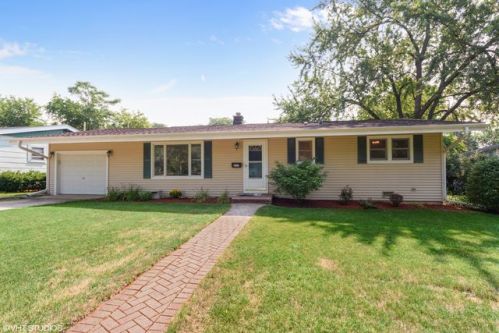 211 Elmwood Ave, Palatine, IL 60074-5415