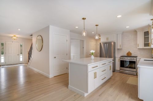 2 Whippoorwill Cir, Londonderry, NH 03053-2599