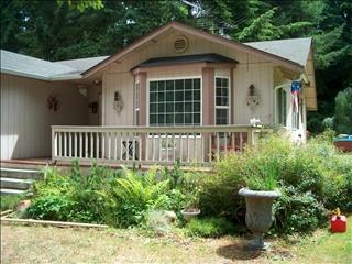 206 Country Estates Dr, Rainier, WA 98576-9515