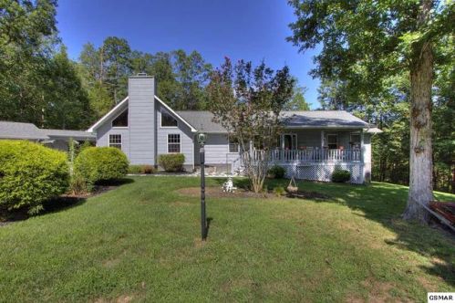 3674 Boxwood Ln, Pigeon Forge, TN 37862-8488