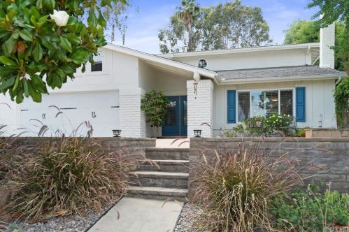 6195 Bluffwood Dr, Riverside, CA 92506-4631