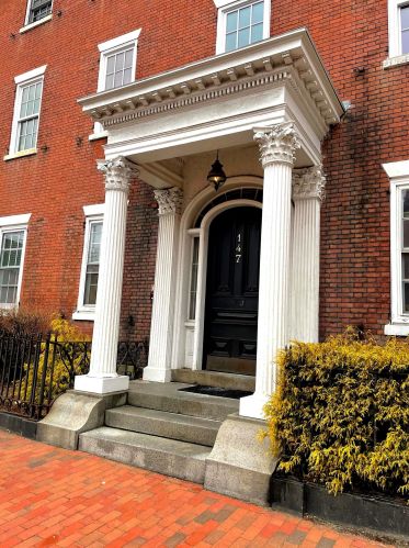 147 State St, Portsmouth, NH 03801-3840