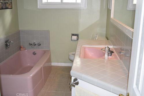 5092 Myrtle Ave, Riverside CA  92506-1423 exterior
