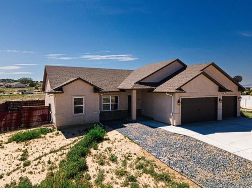 242 Siesta Dr, Pueblo, CO 81007-2251
