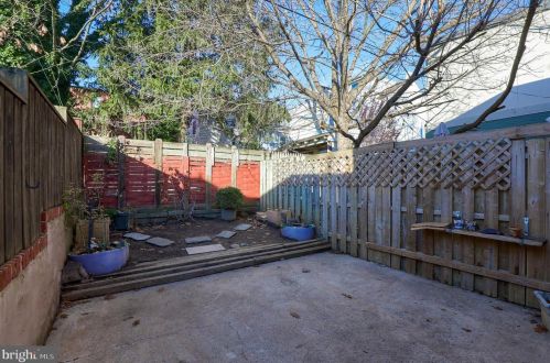 235 Walnut St, Lancaster PA  17602-2342 exterior