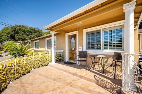 2765 Los Olivos Ln, Glendale, CA 91214-2947