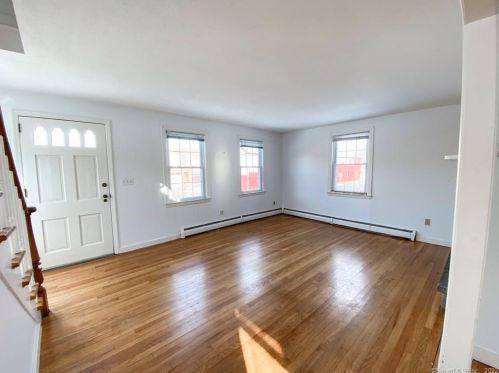 14 Willow St, Cheshire CT  06410-2730 exterior