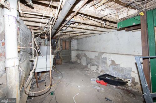 1070 Langham Ave, Camden NJ 08103-2818 exterior