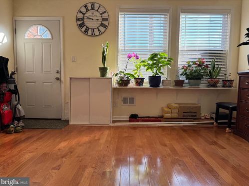 5736 5th St, Philadelphia, PA 19120-2308