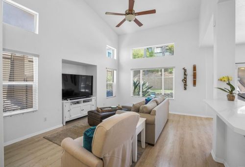 812 Daybreak Pl, Vista CA  92084-3347 exterior