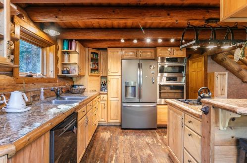 8675 Riv Rd, Truckee CA  exterior