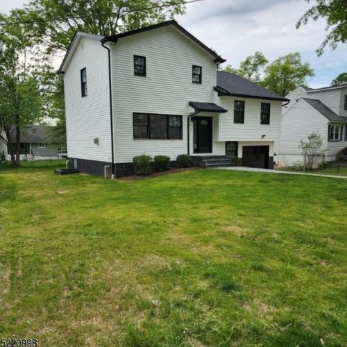 21 Hickory Rd, Town Center, NJ 07052-1205