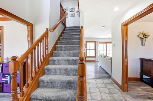 5253 Hearthstone Dr, Springfield OH  45502-8364 exterior