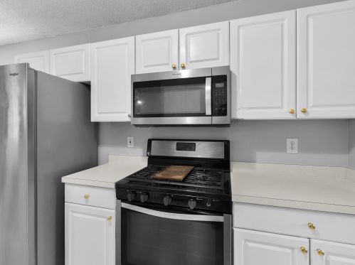718 Old Stone Ct, Stockbridge GA  30281-7616 exterior