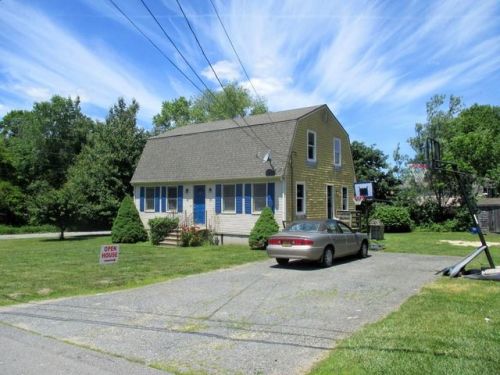 2 Evie Dr, Warren, RI 02885-3815