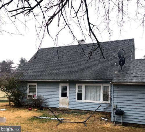 8 Stafford Ln, Willingboro, NJ 08046-2012