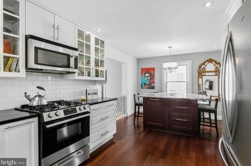 320 Chestnut St, Tavistock NJ 08033-1810 exterior