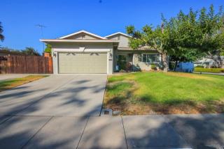 254 Cedar St, Vacaville, CA 95688-2706