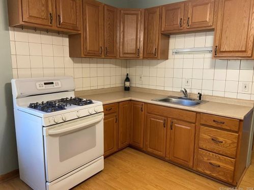 205 Bassett St, New Britain CT  06051-3418 exterior