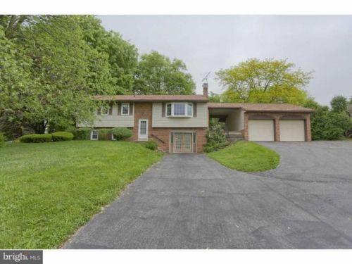 25 Meadow Hill Dr, New Schaefferstown, PA 19506-8241