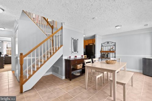 1202 Wilshire Dr, Herndon, VA 20170-3832