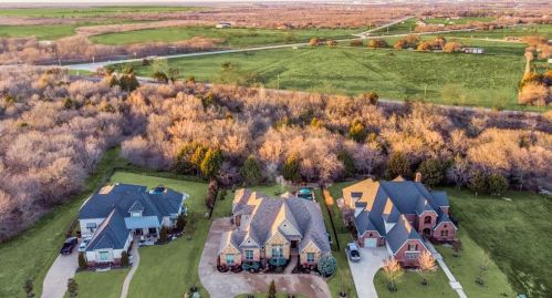 3328 Clubview Dr, Argyle TX 76226-2113 exterior