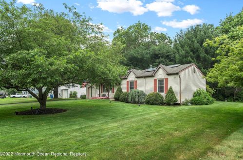 8 Anita Dr, Jackson Twp, NJ 08527-4901