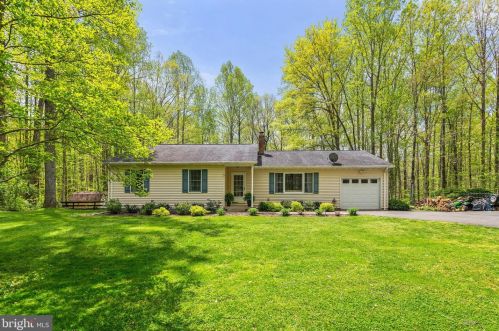 19442 Kings Dr, Jeffersonton, VA 22724-1904