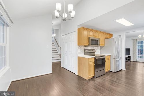 9919 Coffer Woods Rd, Springfield VA  22015-2903 exterior