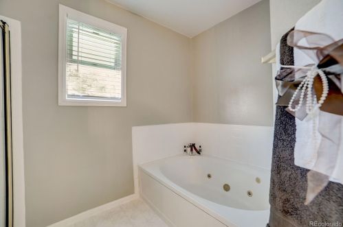 5201 Genoa Way, Aurora CO 80013-6295 exterior