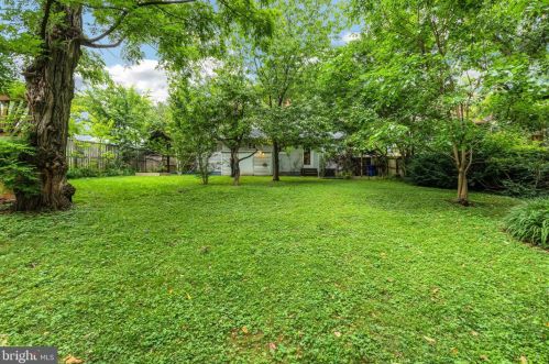 916 Robin Rd, Silver Spring MD 20901-1871 exterior