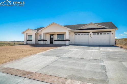 1590 Ithaca Dr, Pueblo, CO 81007-2348