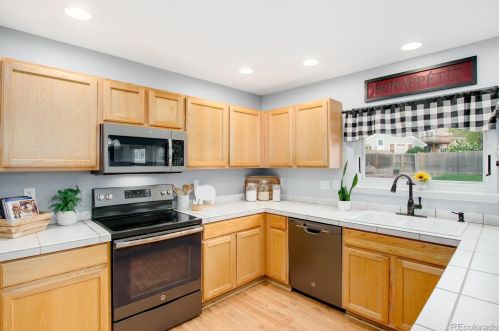 21984 Oxford Pl, Denver CO 80014-5137 exterior