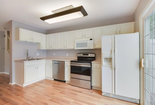 2093 Gresham Ave, Saint Paul MN  55128-4409 exterior