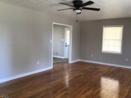 19 Heery Rd, Newnan, GA 30263-1319