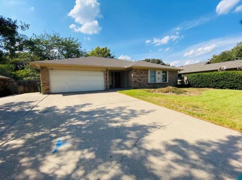 1305 Mossburg Dr, Bedford, TX 76022-6753