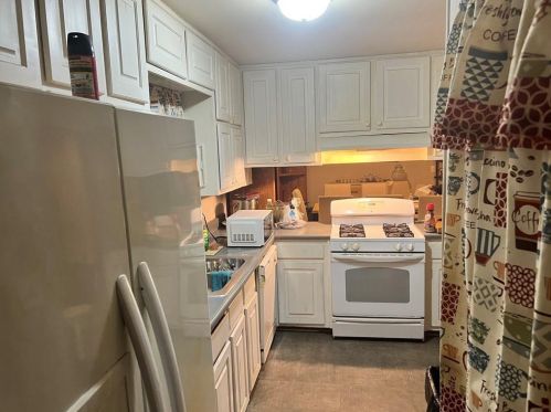 1184 Burbank Trl, Morrow, GA 30260-1002