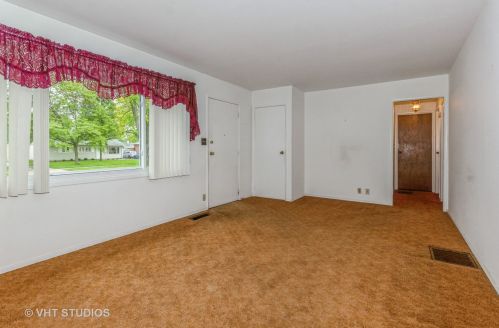 909 Brentwood Dr, Joliet, IL 60435-3205