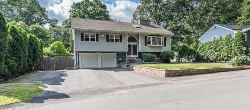 2 Lakeview Ave, Lincoln, RI 02865-3905