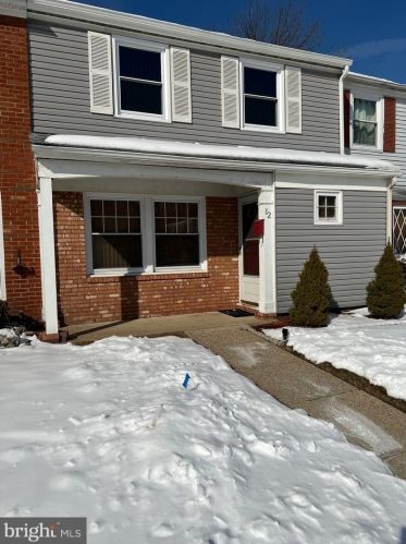 12 Rambler Ct, Willingboro, NJ 08046-2524