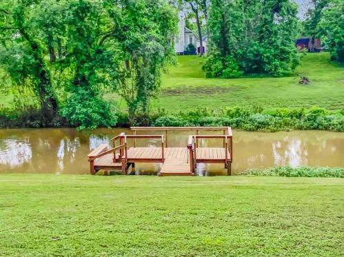 221 Pecan Est Rd, Angleton TX 77515-8463 exterior