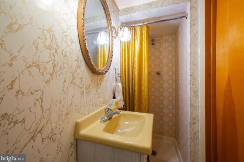 2217 13th St, Philadelphia PA  19133-1010 exterior