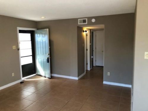 3220 69th St, Galveston, TX 77551-2074