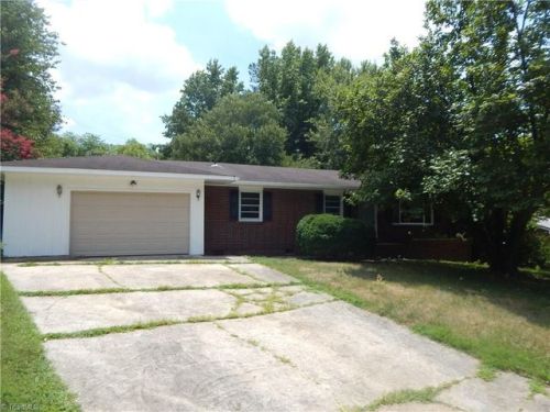 505 Rosebriar Ct, Greensboro, NC 27407-1307