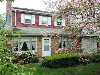 755 Hammond Rd, York, PA 17406-2324