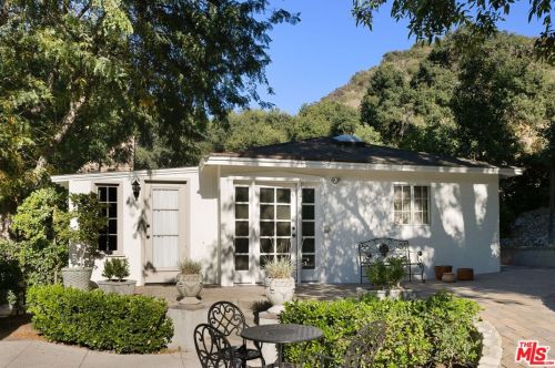 2480 Chevy Chase Dr, Glendale CA  91206-1845 exterior