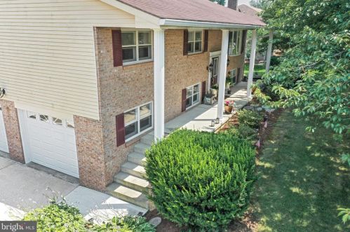 9 Friar Rd, York, PA 17408-9420