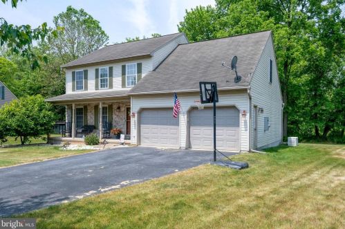 214 Holly Ln, Lancaster, PA 17602-3844